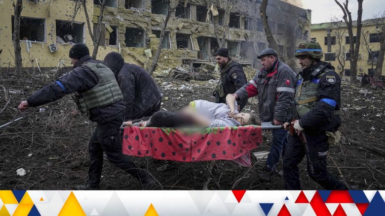 Agresioni rus: Nuk mbijeton gruaja shtatzënë e fotografuar duke u evakuuar nga spitali i bombarduar i Mariupolit në Ukrainë – vdes edhe foshnja e saj