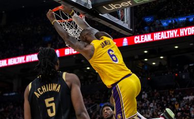 Lakers rikthehen te fitoret, mposhtin pas vazhdimeve Toronton