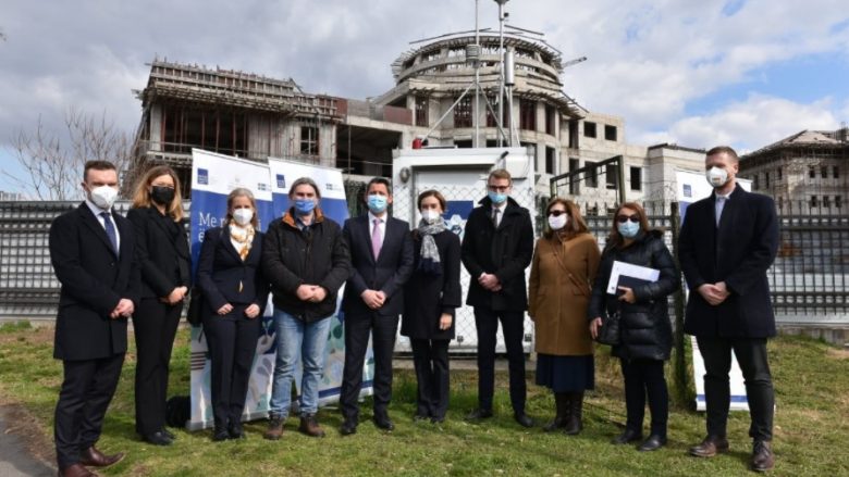 Suedia i dhuroi Maqedonisë së Veriut pajisje për matjen e cilësisë së ajrit