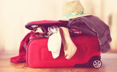 Çfarë nuk duhet të merrni kur udhëtoni – pesë gjëra që zënë vend pa nevojë
