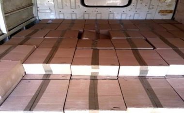 ​Konfiskohen dy mijë kilogramë mjaltë të kontrabanduar në Debellde – shoferi arratiset