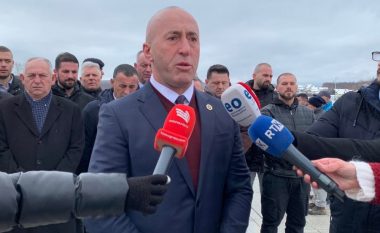 Haradinaj homazhe në Prekaz: Jemi në vendin e shenjtë të shqiptarëve, aty ku ndodhi kthesa e lirisë