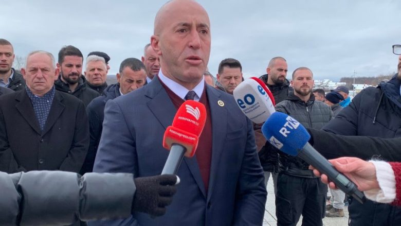 Haradinaj homazhe në Prekaz: Jemi në vendin e shenjtë të shqiptarëve, aty ku ndodhi kthesa e lirisë
