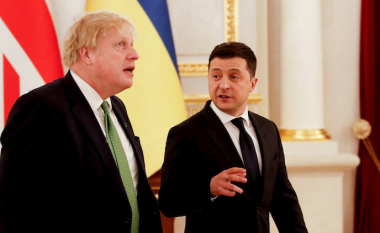 Më shumë pajisje mbrojtëse për Ukrainën, premton Johnson