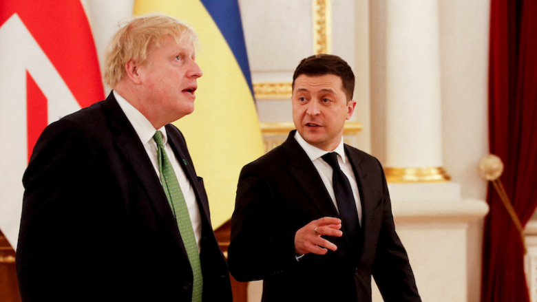 Më shumë pajisje mbrojtëse për Ukrainën, premton Johnson