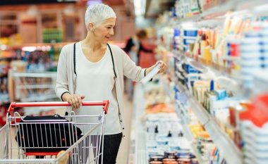 Pesë mënyra të thjeshta për t'u siguruar që ushqimi i blerë në dyqan është i sigurt për t'u ngrënë