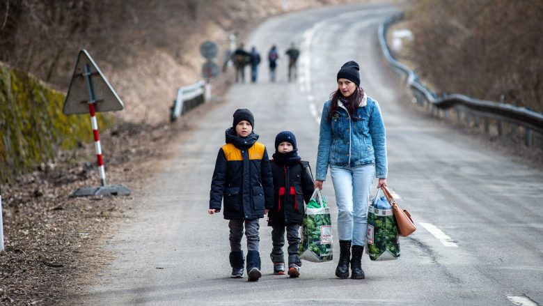 Rusët i lanë pa trajtim, fëmijët ukrainas me kancer mbërrijnë në Britani të Madhe