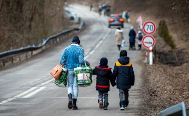 Gati dy të tretat e fëmijëve të Ukrainës janë larguar nga shtëpitë e tyre, thotë UNICEF