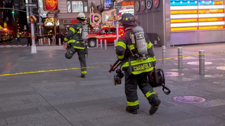 Shpërthime në Times Square, tri zjarre nëpër puseta shkaktojnë panik tek qytetarët