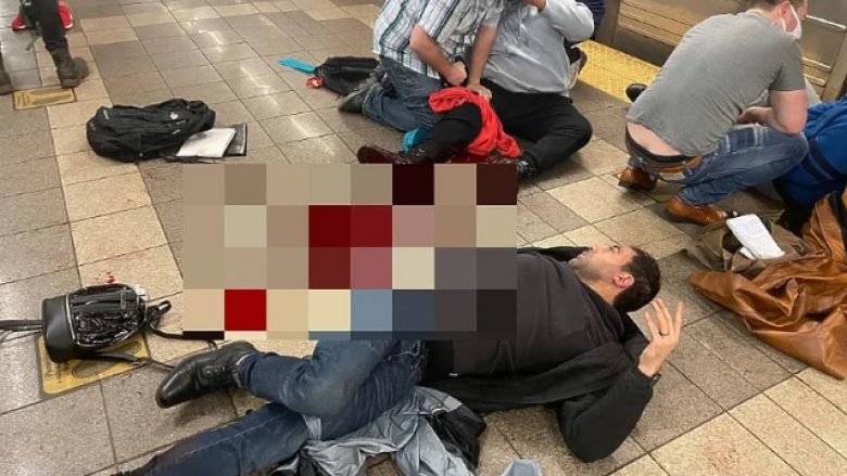 Dëshmitarët rrëfejnë tmerrin që e përjetuan në sulmin e sotëm që ndodhi në metronë e New Yorkut