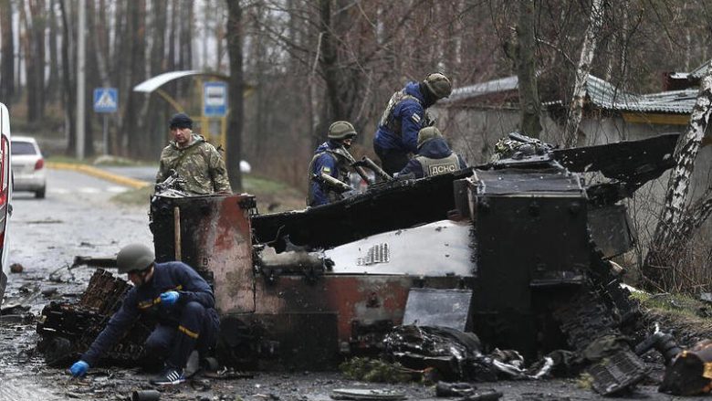 Ukrainasit pretendojnë se ushtria ruse përdori fëmijët si mburojë derisa po tërhiqeshin