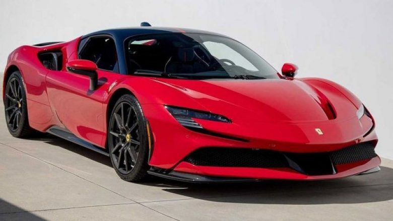 Ferrari plotëson çdo dëshirë, blerësi kërkon ulëse të veshura me material të xhinseve