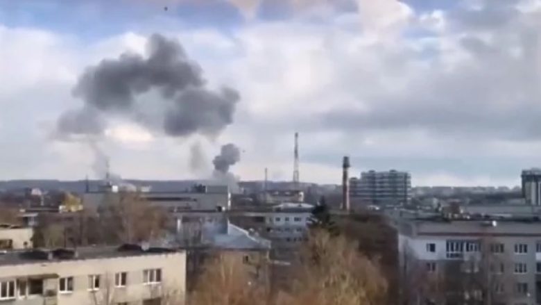 Nga bombardimet ruse në Lviv, humbin jetën të paktën gjashtë persona
