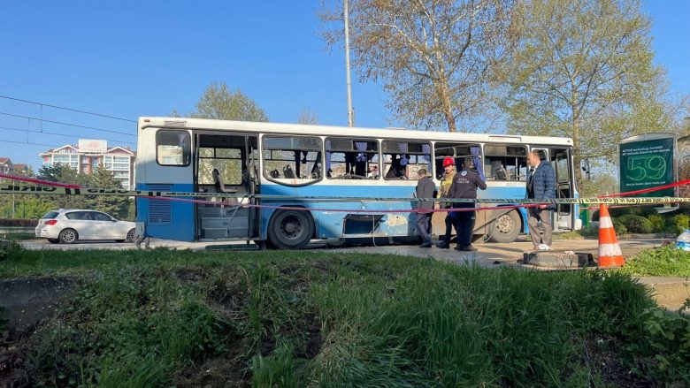 Shpërthen autobusi me gardian burgu në Bursa të Turqisë, humb jetën një person dhe disa tjerë lëndohen