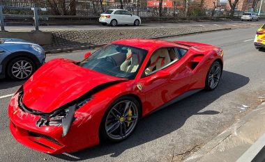 Britaniku bleu veturën sportive Ferrari 488 GTB, e përplasi pas vetëm tri kilometrave