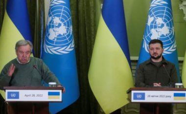 Guterres takohet me Zelenskyn, diskutojnë për mundësinë e evakuimit të civilëve nga Mariupoli