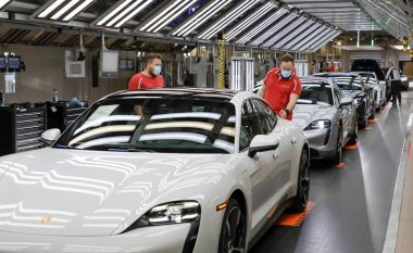 Viti 2021 ishte më i suksesshmi në historinë e kompanisë gjermane, Porsche qeras punonjësit me bonuse prej 7.900 euro