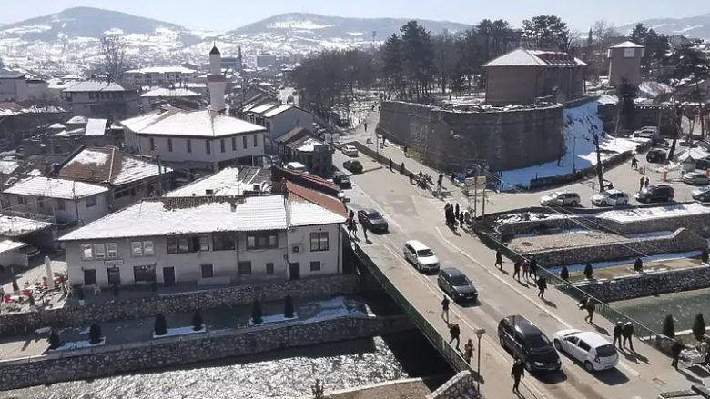 Rrahje në një qendër votimi në Novi Pazar