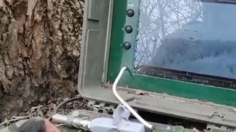 Ushtria ukrainase rrëzon helikopterin 16 milionë dollarësh të rusëve, këshilltari i ministrit të Jashtëm shpërndanë videon