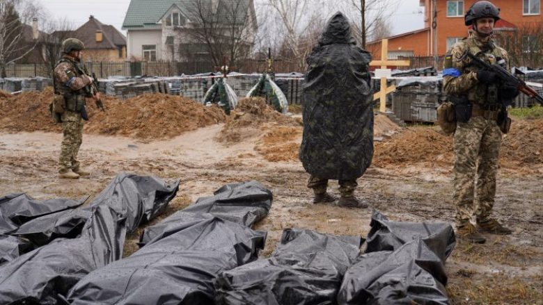 Një varrezë tjetër masive me dhjetëra civilë ukrainas të vrarë, zbulohet në një fshat pranë Kievit