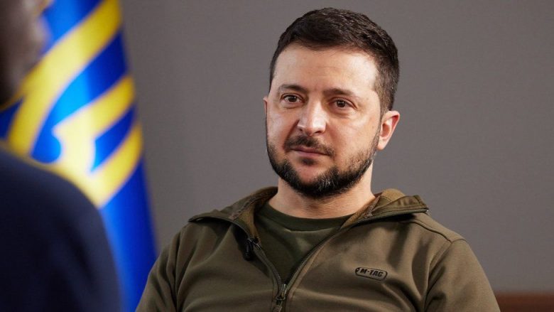 Zelensky kritikon vendet që ende po blejnë naftë ruse