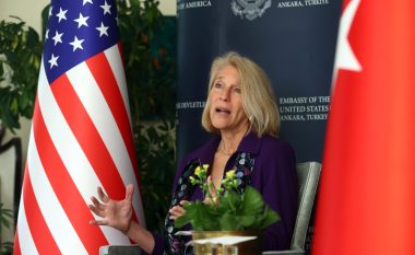 Ndihmës Sekretarja amerikane për Çështje Europiane viziton Kosovën
