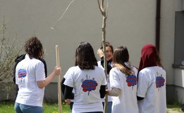 KEDS mbolli pemë – simbolikë për 20 studentë të Gjeneratës së 9-të të KEDS Academy
