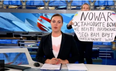 E përditshmja gjermane punëson gazetaren ruse që protestoi kundër luftës në Ukrainë – duke penguar transmetimin live në televizionin e Kremlinit   