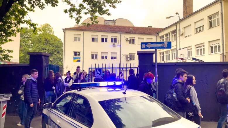 Alarm për bombë në 20 shkolla të Beogradit, evakuohen nxënësit në disa prej tyre