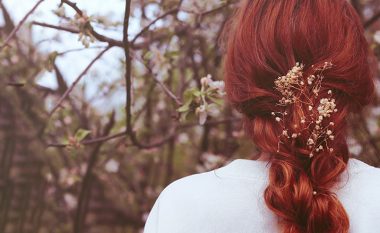 Pesë këshilla kryesore për ruajtjen e ngjyrës së kuqe të flokëve