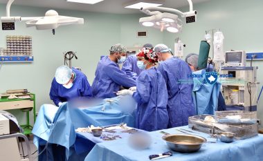 Në Kardiokirurgji realizohen për herë të parë operacionet me procedurën e re të zëvendësimit të Valvulës Aortale