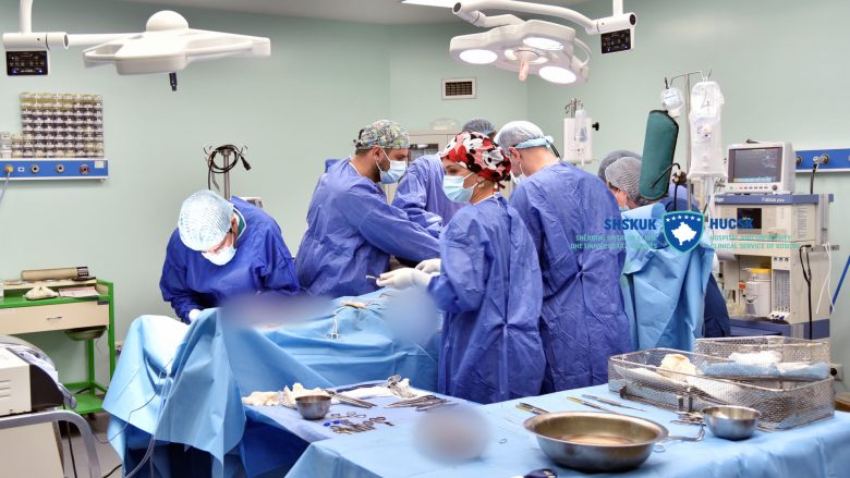 Në Kardiokirurgji realizohen për herë të parë operacionet me procedurën e re të zëvendësimit të Valvulës Aortale