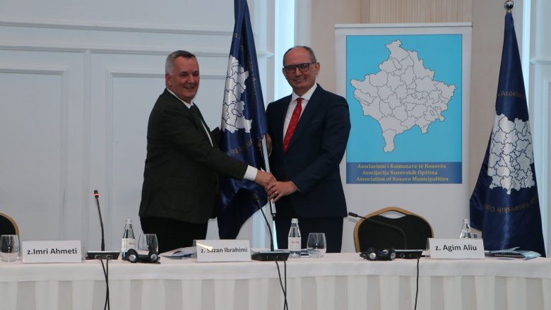 Agim Aliu zgjidhet kryetar i ri i Asociacionit të Komunave të Kosovës