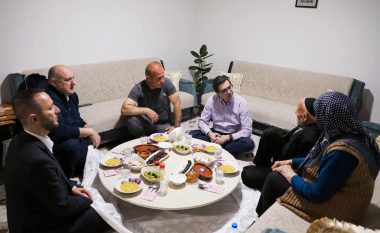 Pendarovski për iftar te një familje në Kondovë të Shkupit