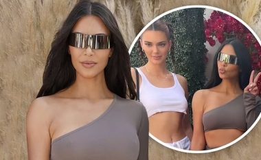 Kim Kardashian merr vëmendje me paraqitjen teksa kalon kohë me motrën Kendall Jenner në festivalin e “Coachella”