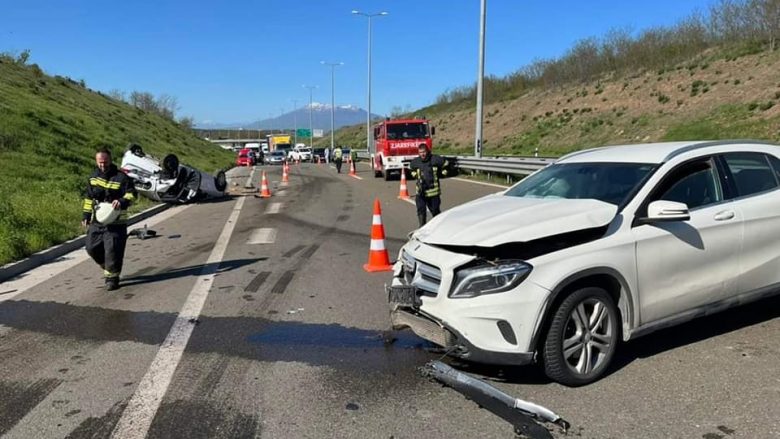 Aksident në autostradën “Ibrahim Rugova”, lëndohen dy persona