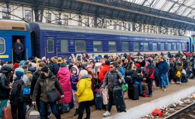 Qindra refugjatë largohen nga Evropa për t’u kthyer në Ukrainë