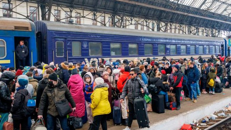 Qindra refugjatë largohen nga Evropa për t’u kthyer në Ukrainë