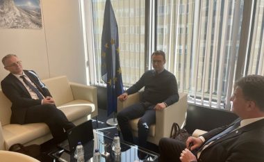 Kosova dhe Serbia pa marrëveshje përfundimtare për targat - si do të veprohet tutje?