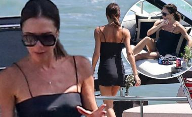 Victoria Beckham merr vëmendje e veshur me një fustan të zi të ngushtë