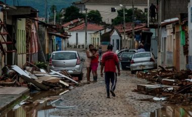 Rrëshqitjet e dheut në Brazil kanë vrarë të paktën 14 persona