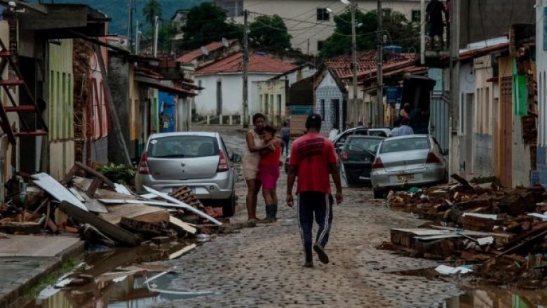 Rrëshqitjet e dheut në Brazil kanë vrarë të paktën 14 persona