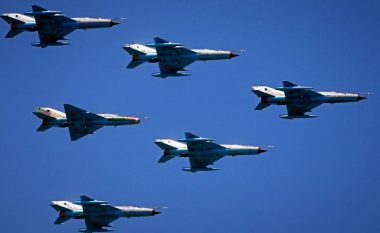 Rumania përshpejton pensionimin e aeroplanëve luftarakë të prodhuar nga ish-Bashkimi Sovjetik