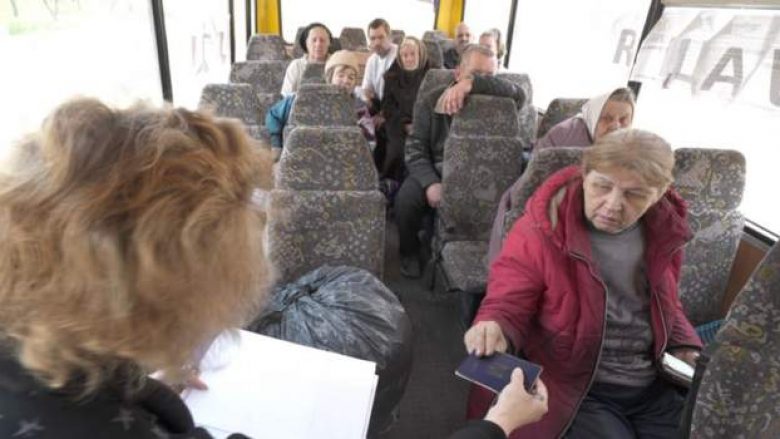 Dy autobusë evakuimi janë zhdukur – thotë një zyrtar ushtarak ukrainas