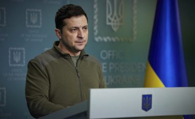 Zelensky denoncon “të keqen që nuk njeh kufi” të Rusisë, pas sulmit ku mbetën të paktën 30 të vdekur në një stacion treni në Ukrainë