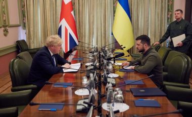 Zelensky bën thirrje për më shumë presion ndaj Rusisë pas takimit me Johnsonin në Kiev