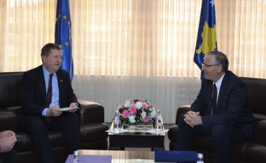 Hamza dhe shefi i zyrës së BE-së në Kosovë, diskutojnë për gjendjen e përgjithshme në Mitrovicë