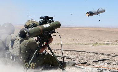 Britania ka dërguar mbi 5000 raketa antitank dhe 4.5 ton eksploziv në Ukrainë