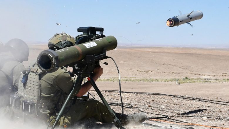 Britania ka dërguar mbi 5000 raketa antitank dhe 4.5 ton eksploziv në Ukrainë