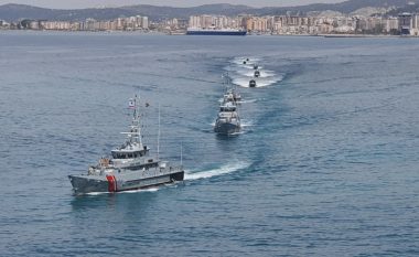 Flota e anijeve të Forcave Detare Shqiptare zhvillon stërvitje në brigjet e Vlorës